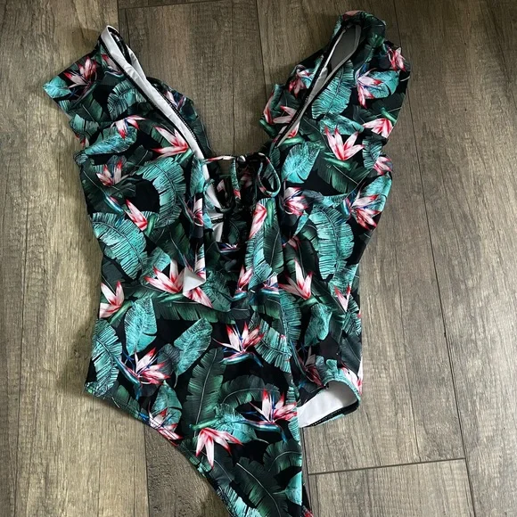 Sporlike Tropical Print One-Piece Swimsuit - Picture 8 of 9